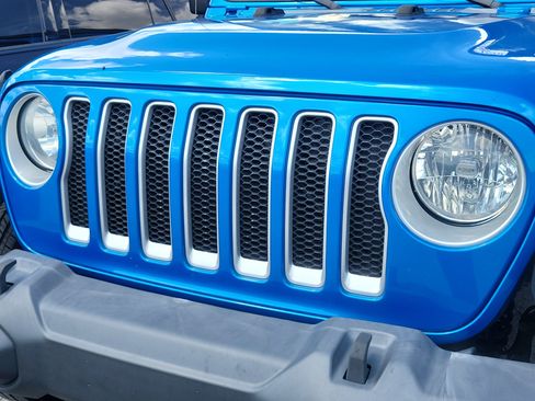 Used 2022 Jeep Wrangler Unlimited Sahara AWD/4WD image 10