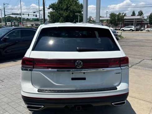 Used 2024 Volkswagen Atlas SE AWD/4WD image 12