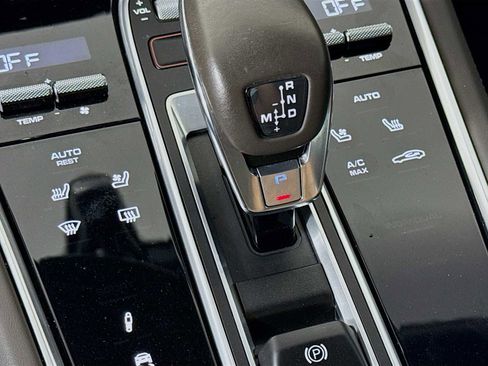 Used 2022 Porsche Panamera GTS image 22