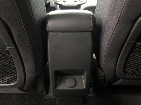 Used 2017 Chevrolet Equinox LT w/ Convenience Package image 27