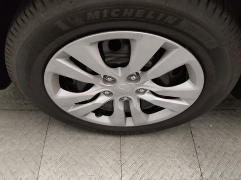 Used 2020 Kia Soul LX FWD image 31