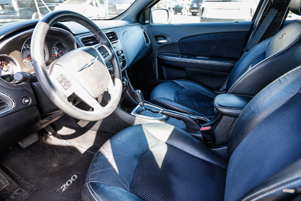 Used 2013 Chrysler 200 Limited FWD image 11