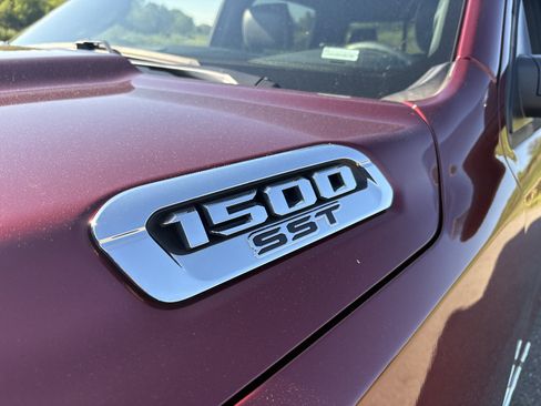 Used 2025 RAM 1500 Laramie AWD/4WD image 9