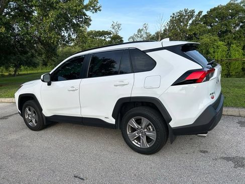 Used 2024 Toyota RAV4 XLE AWD/4WD image 4
