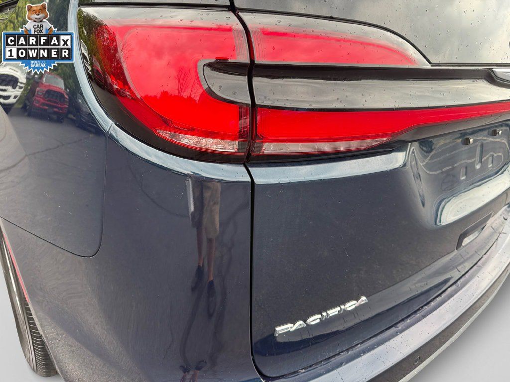 Used 2025 Chrysler Pacifica Select FWD image 20