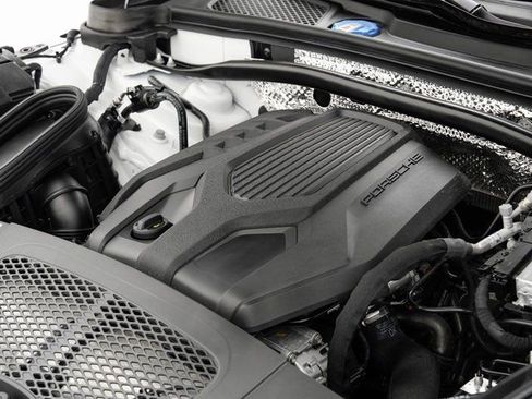 Certified 2025 Porsche Macan image 27