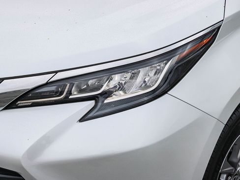 Used 2023 Toyota Sienna XLE image 5