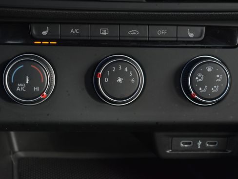 Used 2024 Volkswagen Jetta Sport image 28