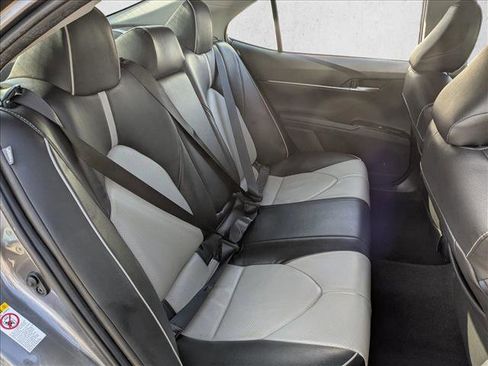 Used 2019 Toyota Camry SE image 18