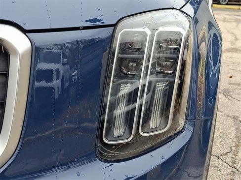 Certified 2023 Kia Telluride EX image 9