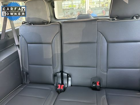 Used 2025 Chevrolet Suburban Premier AWD/4WD image 33