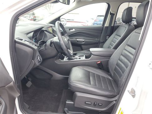 Used 2019 Ford Escape Titanium image 10