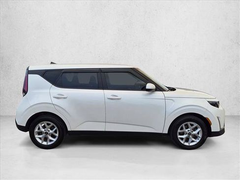 Used 2023 Kia Soul LX w/ LX Technology Package FWD image 4