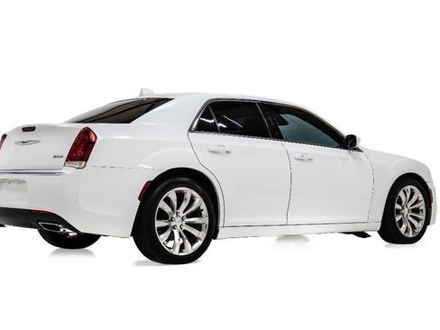 Used 2019 Chrysler 300 Touring L w/ Quick Order Package 22F RWD image 3