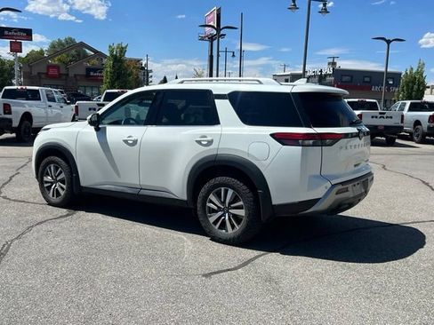 Used 2024 Nissan Pathfinder SL AWD/4WD image 4