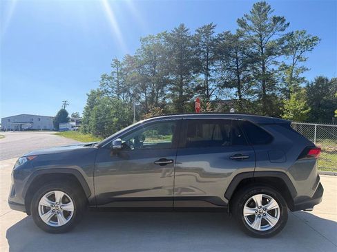 Used 2021 Toyota RAV4 XLE AWD/4WD image 2