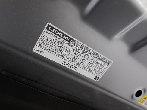 Used 2018 Lexus LC 500 Coupe w/ Sport Package RWD image 39