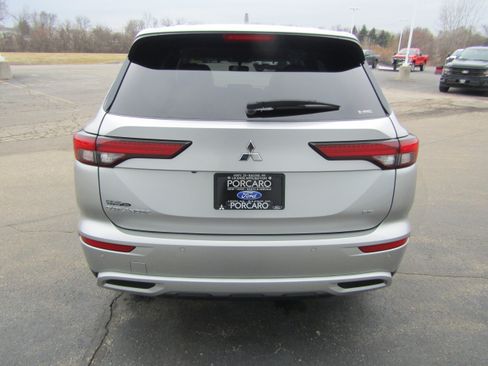 Used 2023 Mitsubishi Outlander SE image 6
