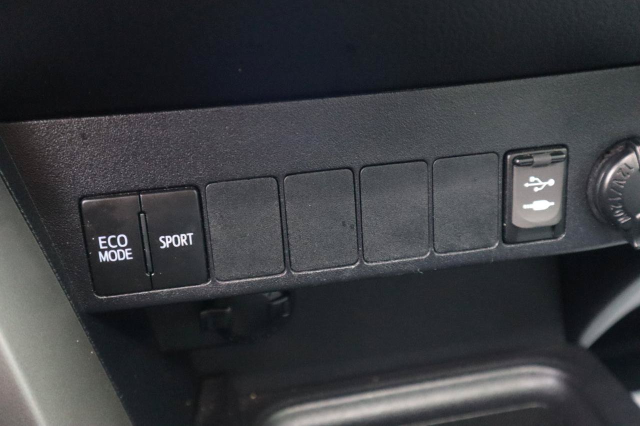 Used 2017 Toyota RAV4 XLE AWD/4WD image 60