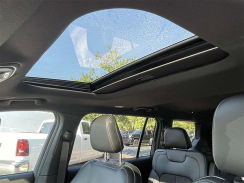 New 2025 Jeep Grand Cherokee L Altitude image 19