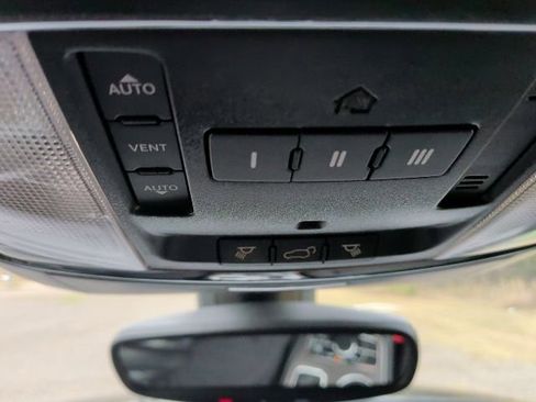 Used 2019 Jeep Grand Cherokee Laredo image 26