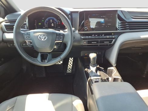 Used 2025 Toyota Camry SE w/ Convenience Package FWD image 13