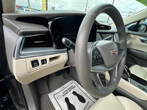 Used 2017 Cadillac XT5 Premium Luxury FWD image 13