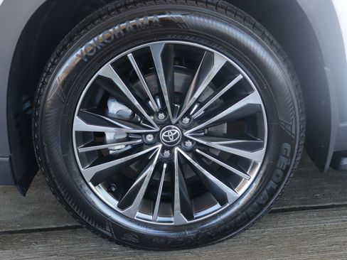 Used 2025 Toyota Grand Highlander AWD Hybrid image 27