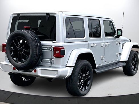 Certified 2023 Jeep Wrangler Sahara image 9