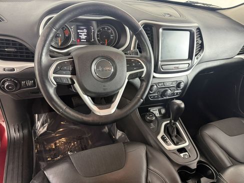 Used 2018 Jeep Cherokee Latitude Plus w/ Cold Weather Group image 15