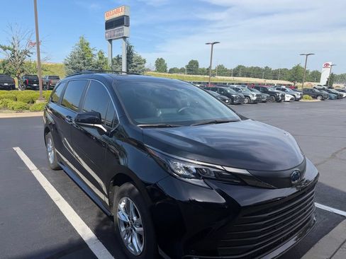 Used 2023 Toyota Sienna XLE Woodland Edition AWD/4WD image 8