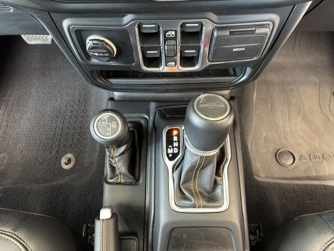 Used 2021 Jeep Gladiator Overland AWD/4WD image 26