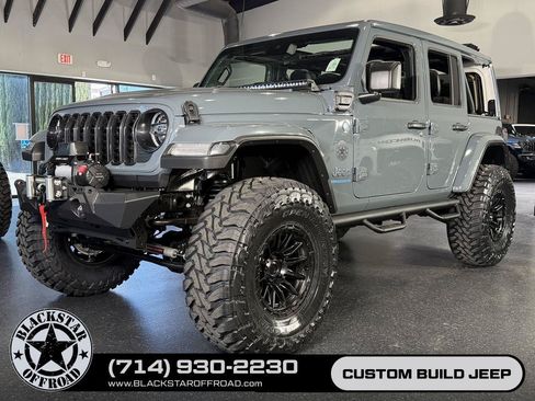 Used 2025 Jeep Wrangler Unlimited Sahara w/ Safety Group AWD/4WD image 3