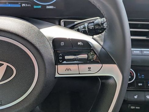 Certified 2025 Hyundai Elantra SEL FWD image 18