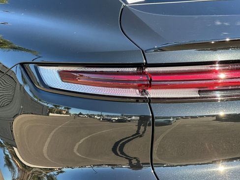 Used 2025 Porsche Cayenne Coupe image 28