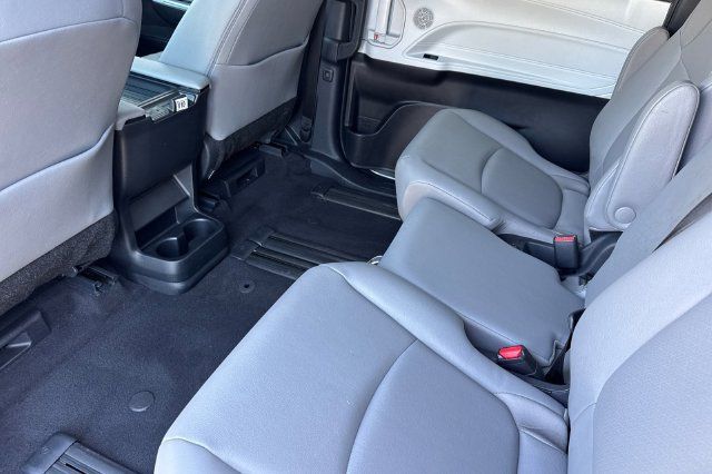 Certified 2026 Toyota Sienna XLE FWD image 16