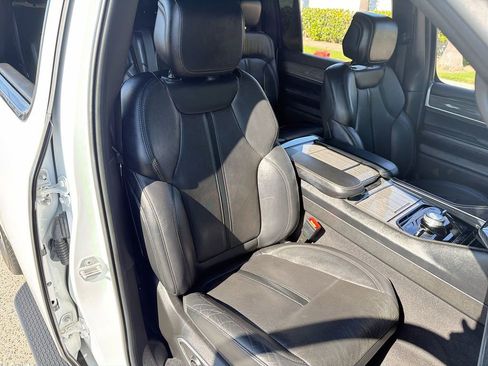 Used 2022 Jeep Wagoneer Series III AWD/4WD image 26