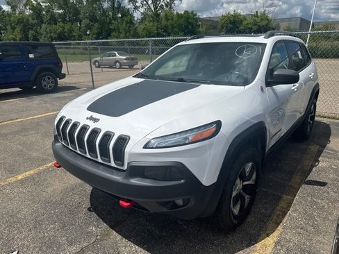Used 2016 Jeep Cherokee Trailhawk w/ Cold Weather Group AWD/4WD image 2