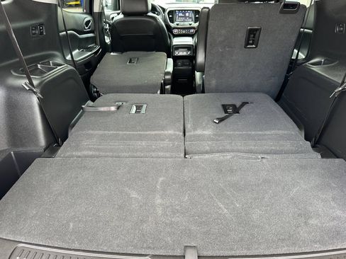 Certified 2023 GMC Acadia AT4 w/ Technology Package AWD/4WD image 18