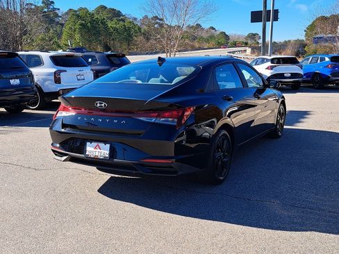 Used 2023 Hyundai Elantra SEL image 5