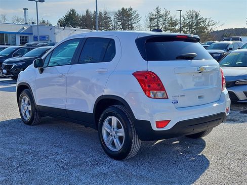Certified 2022 Chevrolet Trax LS w/ Tint and Cruise Package image 6