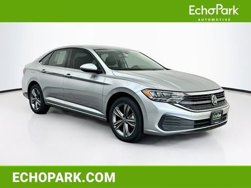 Used 2022 Volkswagen Jetta SE FWD image 1