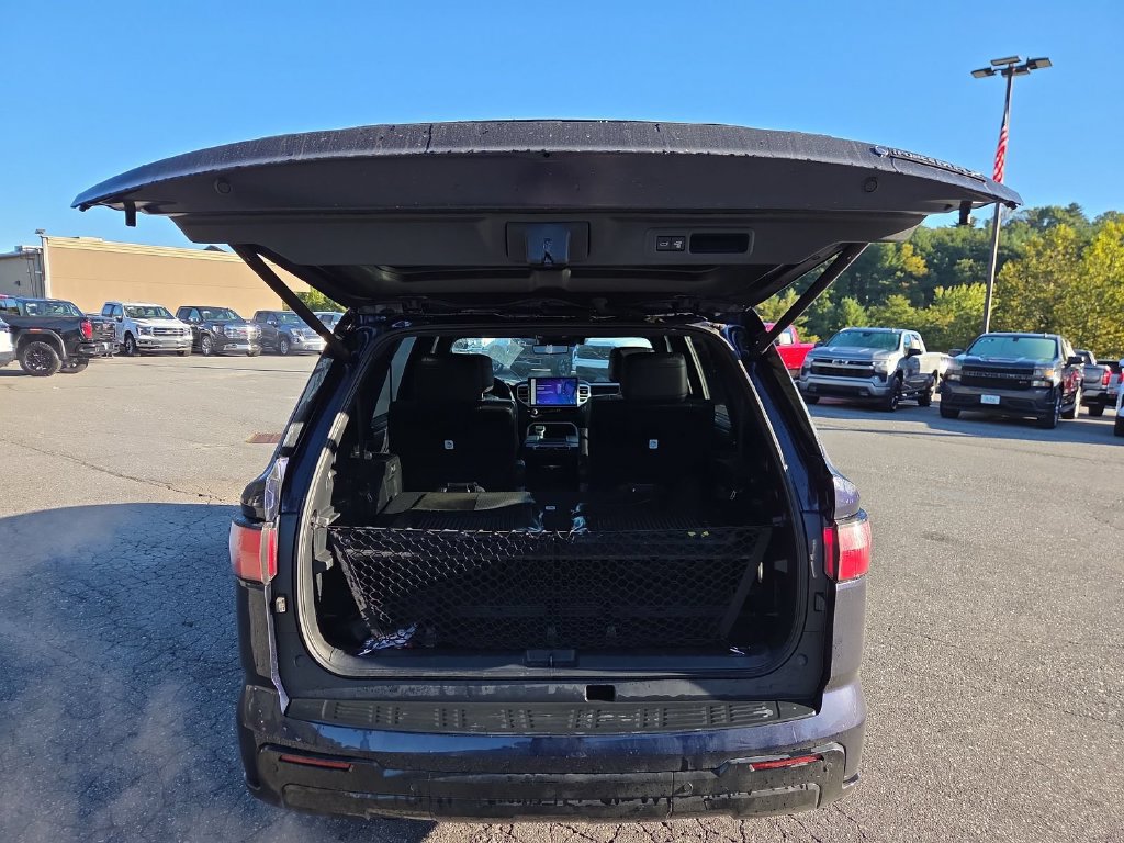 Used 2025 Toyota Sequoia Platinum AWD/4WD image 21