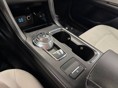 Used 2019 Ford Fusion SE w/ Equipment Group 151A FWD image 24