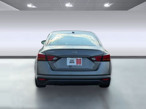 Used 2025 Nissan Altima 2.5 SV FWD image 14