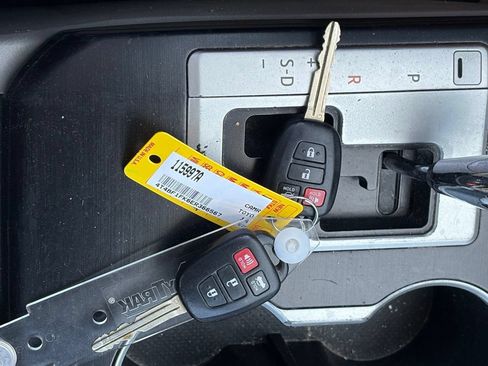 Used 2014 Toyota Camry LE FWD image 14