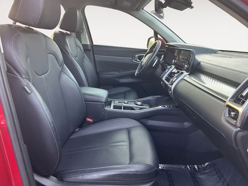 Used 2023 Kia Sorento EX w/ Panoramic Sunroof Package image 10