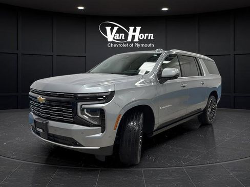 Used 2026 Chevrolet Suburban High Country AWD/4WD image 3