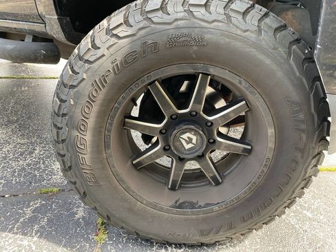 Used 2018 Chevrolet Silverado 2500 LT w/ Midnight Edition AWD/4WD image 2