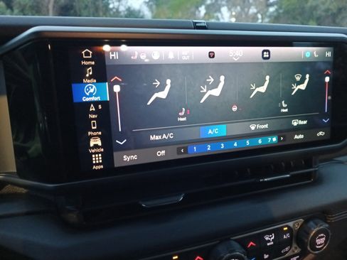 Certified 2025 Jeep Gladiator Mojave image 21